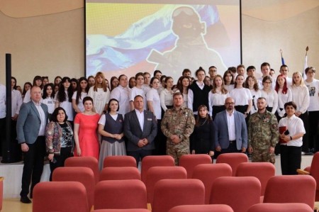 Неизвестному солдату посвящается